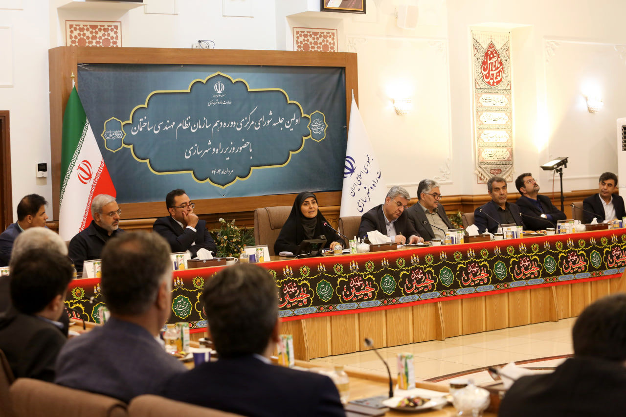 چگونه فرزانه صادق در موقعیت تعارض منافع قرار گرفته است