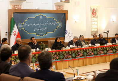 چگونه فرزانه صادق در موقعیت تعارض منافع قرار گرفته است