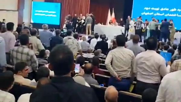 اطلاعیه نظام مهندسی اصفهان درباره ضربوشتم یک زن در جلسه